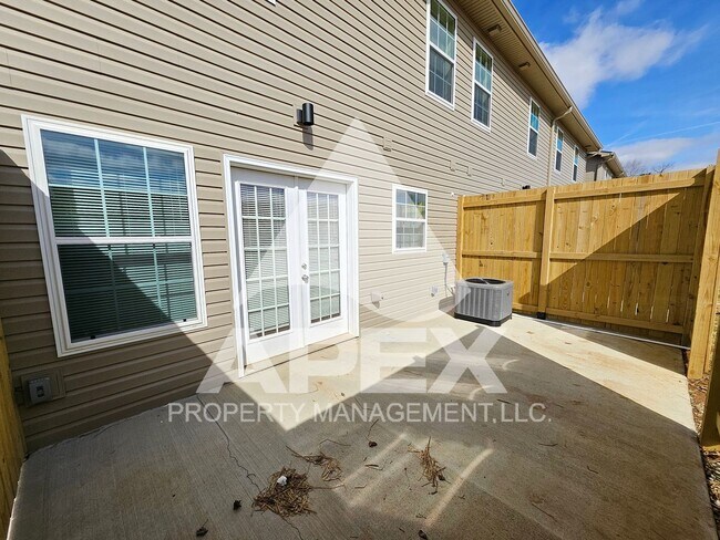Building Photo - AVALON TOWNHOMES – LIKE NEW - 2 Bd/2.5 Ba Townhome off Topside Road with convenient access to Mar...