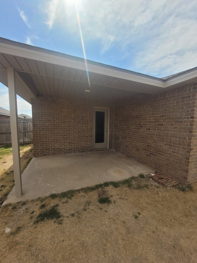 Building Photo - 3 bed 2 bath in Lone Star Trails!