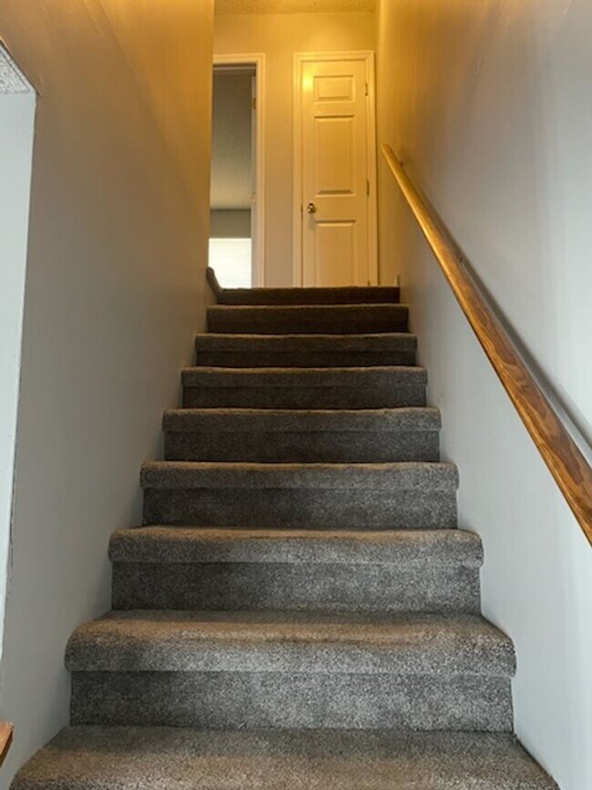 Building Photo - MOUSE CREEK RD 5725/5727