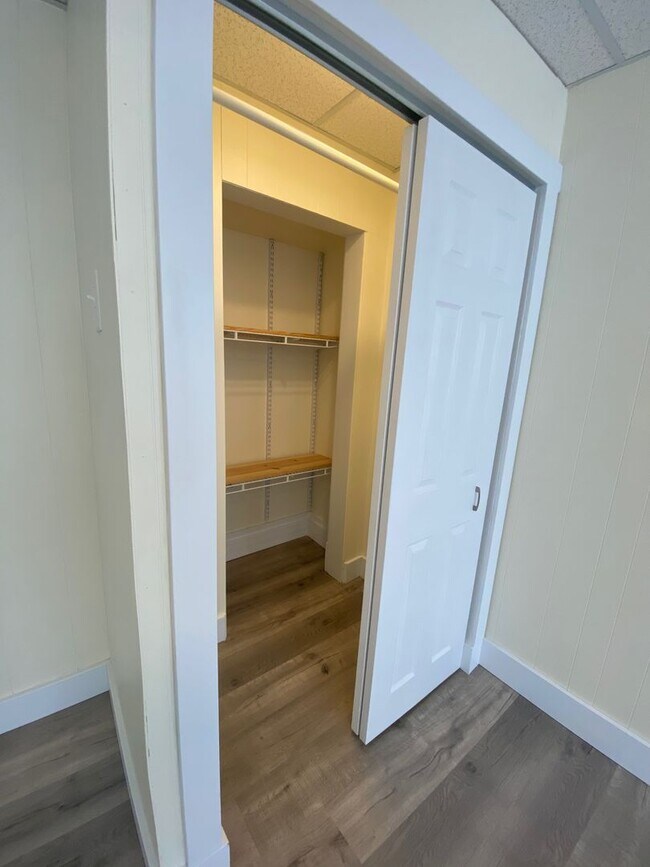 Building Photo - Updated 1BR Apt available now!