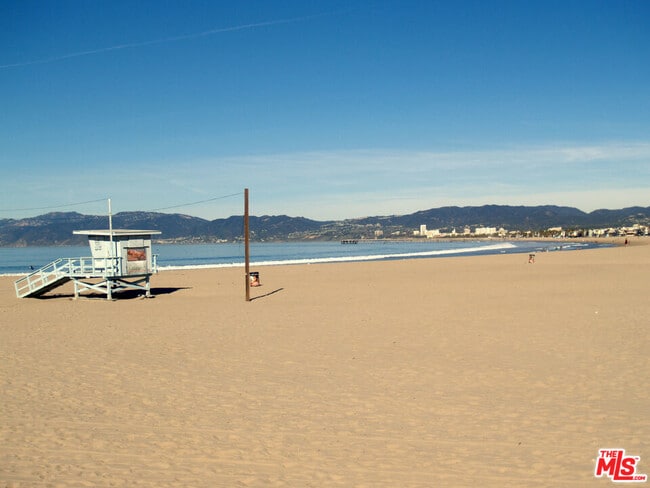 Building Photo - 120 Driftwood St