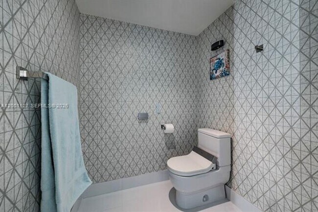 Building Photo - 300 Sunny Isles Blvd