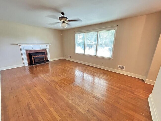 Building Photo - 317 Clarendon Dr