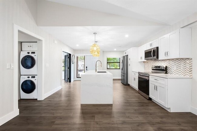 Building Photo - 3701 Arelia Dr