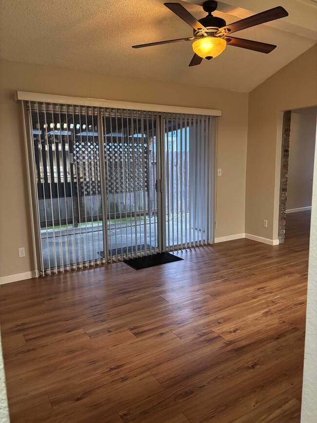 Building Photo - 1714 Kent St