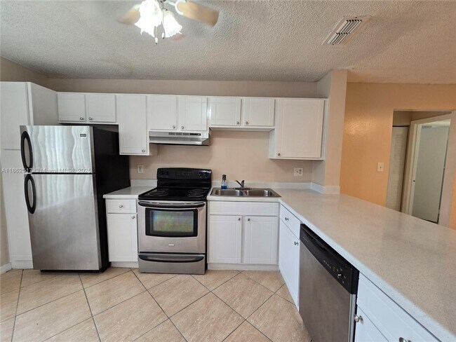 Building Photo - 2264 SW 81st Ave