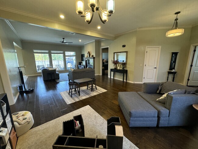 Building Photo - 2001 Mt Vernon Rd