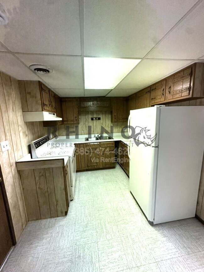 Building Photo - 825 W Arapahoe Ave