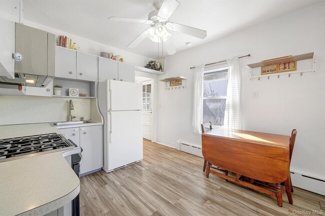Building Photo - 108 E Devonia Ave