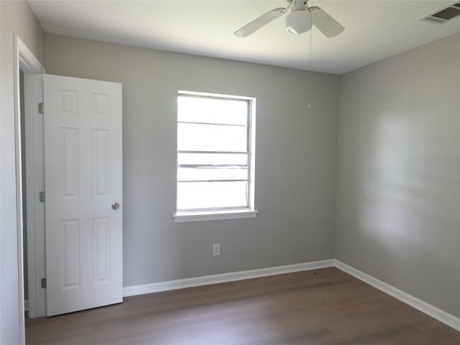 Building Photo - 8033 Ritz St