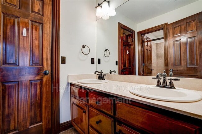 Building Photo - 7135 Sunset Ridge Cir