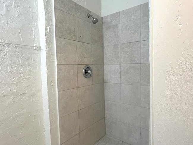 Building Photo - 1337 Winnifred St