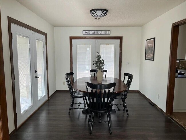 Building Photo - 14 London Dr