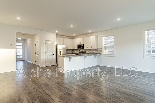Building Photo - 1239 Westgate Vlg Dr