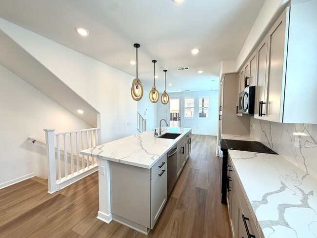 Building Photo - Brand-New Luxury Townhome for Lease in Claremont