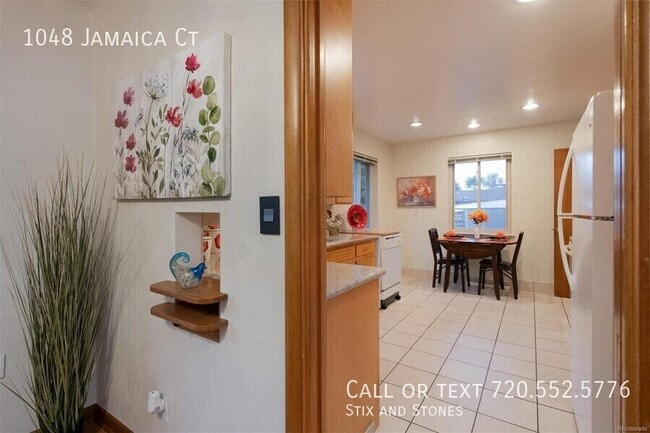 Building Photo - 1048 Jamaica Ct