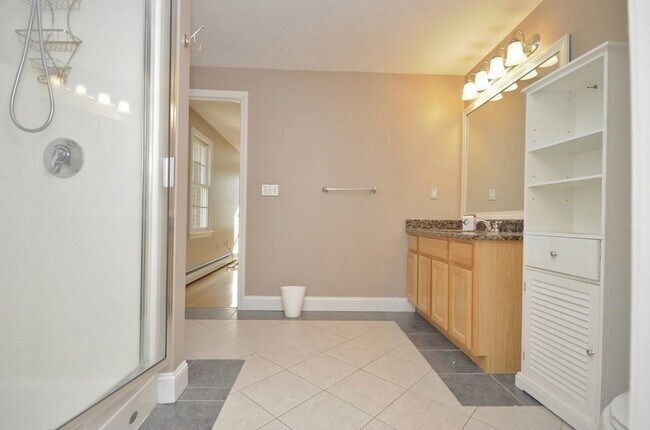 Building Photo - 8 Tiffany Rd