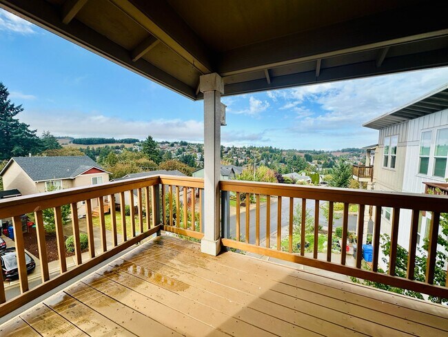 Building Photo - Two Bedroom Home with Den and Three Decks!