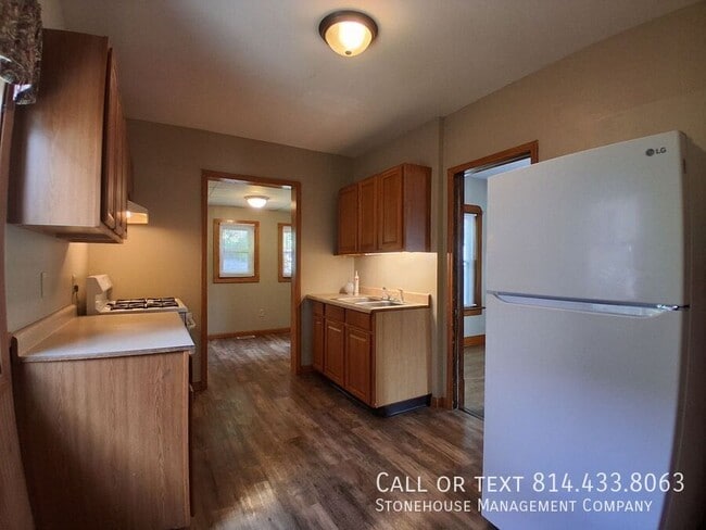 Building Photo - 1302 W 25th St