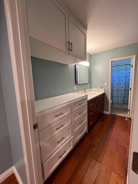 entry to bedroom - 2501 W Redondo Beach Blvd