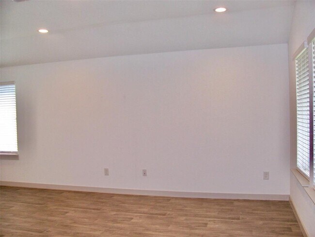 Building Photo - 819 Teal Moon Dr