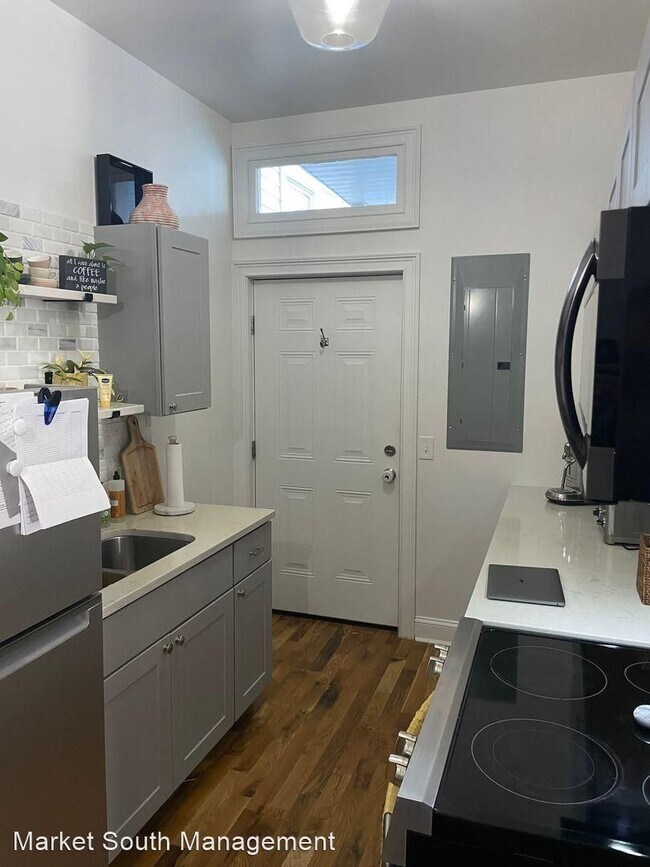 Building Photo - GORGEOUS UNIT NEAR STARLAND/SCAD