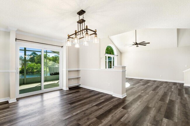 Building Photo - Charming Waterfront Home in Southside