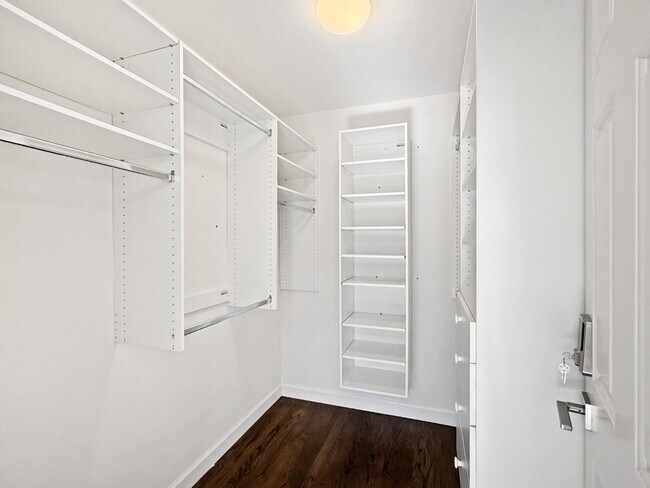 Building Photo - 451 Bryant Ave