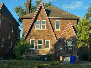 Building Photo - 3 bed/ 1 Bath