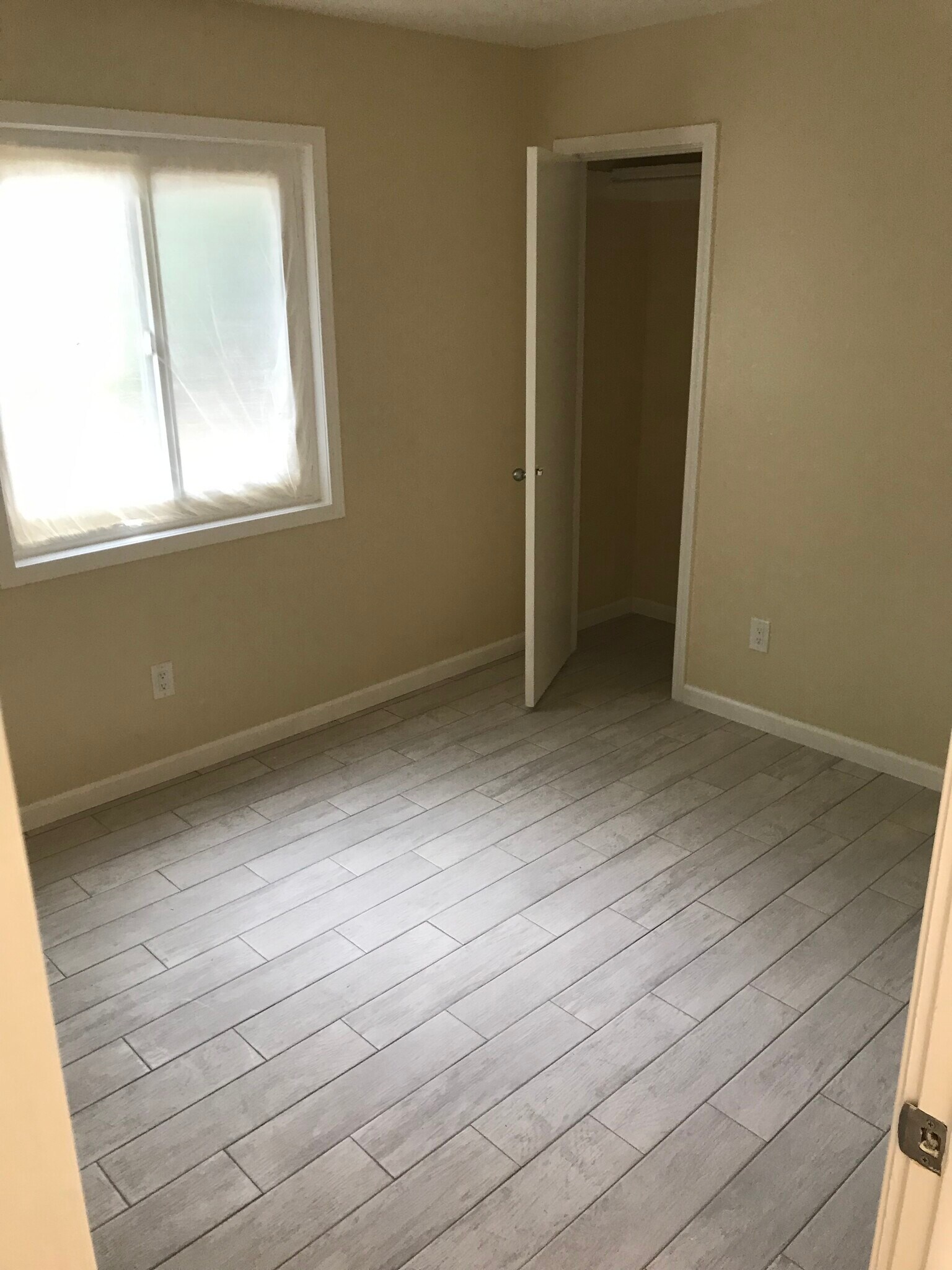 Building Photo - 7881 Hyssop Dr