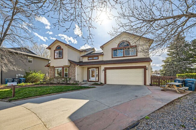 Building Photo - Furnished Downtown Louisville 5BDR Gem