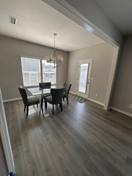 Building Photo - 7556 Hartsfield Dr
