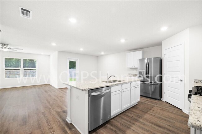 Building Photo - Home in Redstone Commons