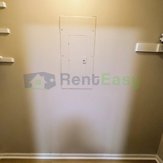 Building Photo - 401 Henley Ct