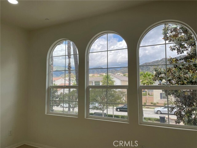 Building Photo - 810 The Promenade