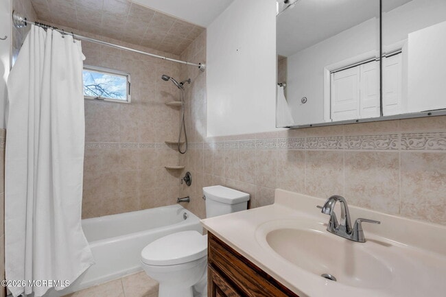 Building Photo - 613 Champlain St