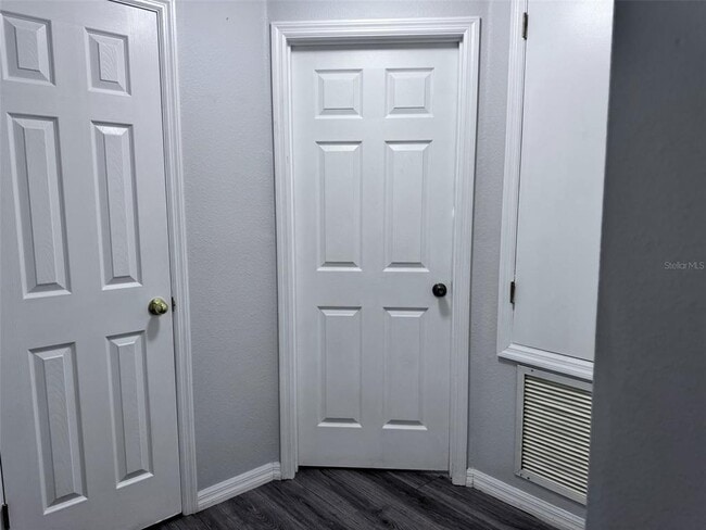 Building Photo - 664 Canna Dr