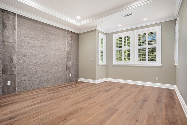 Building Photo - Beautiful Custom Townhouse In Desirable Wa...