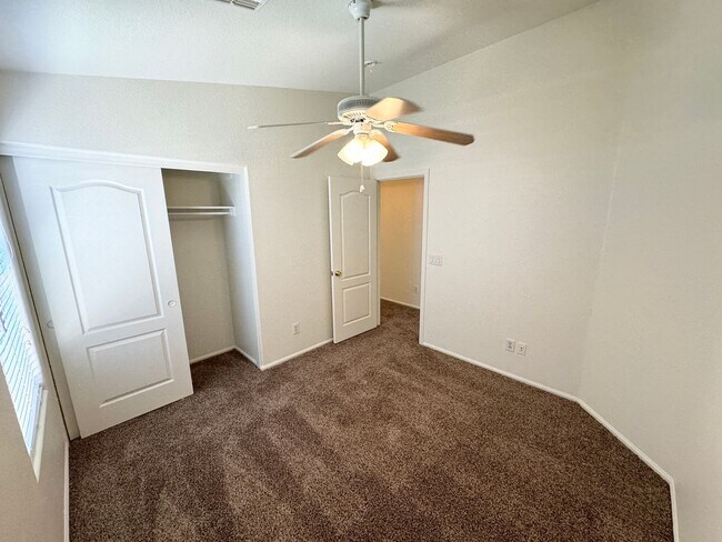 Building Photo - Fantastic 4 Bedroom/2 Bath Single Level Ho...