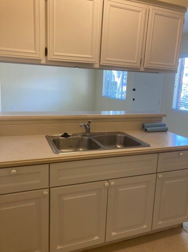 Building Photo - 2372 Pepper St