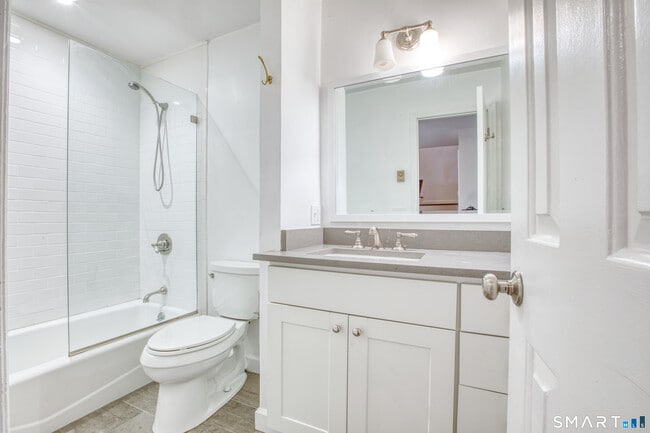 Building Photo - 9 Georgetowne N