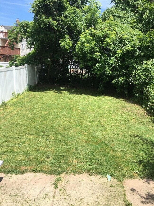 Building Photo - 33 Delafield St