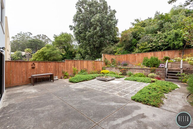 Building Photo - Exceptional Mid-Century 3BR Home in One of San Francisco's Hidden Gems