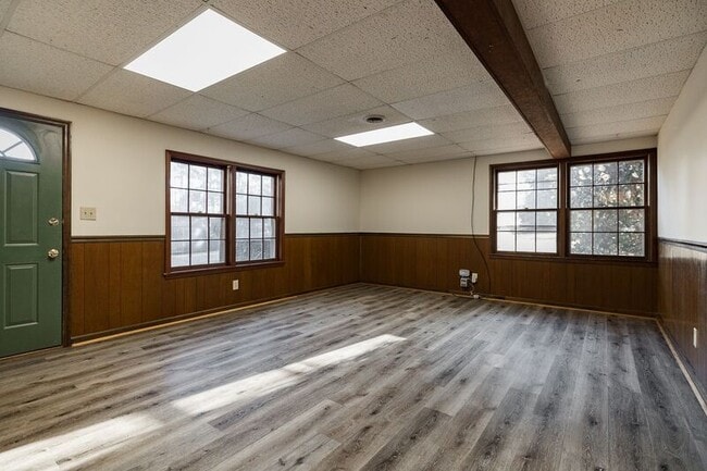 Building Photo - 265 Ponderosa Dr