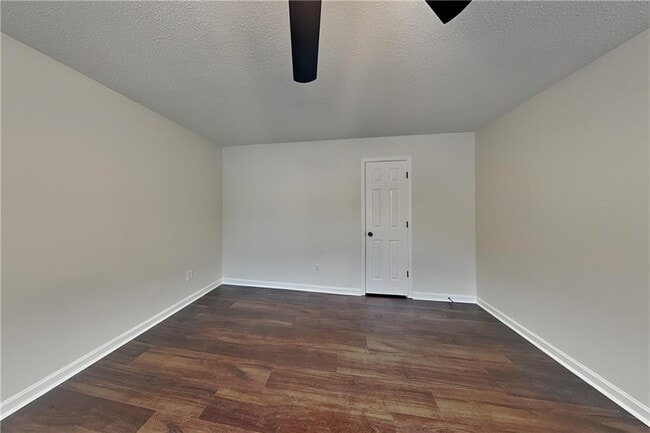 Building Photo - 7045 Treeline Dr