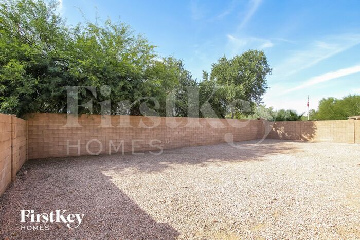 Building Photo - 15954 N Naegel Dr