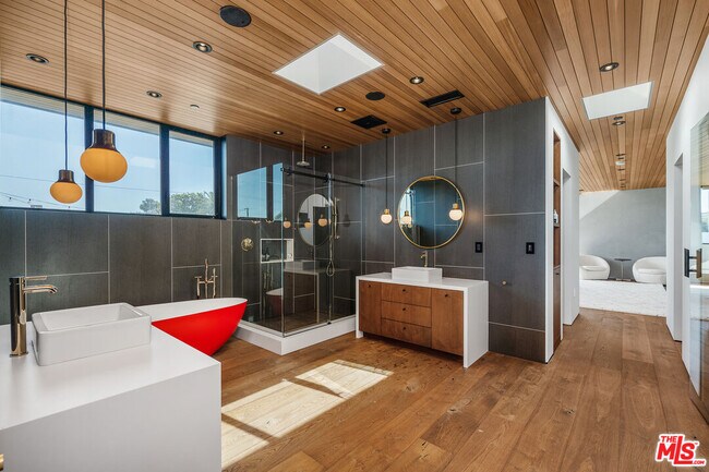 Building Photo - 303 Windward Ave