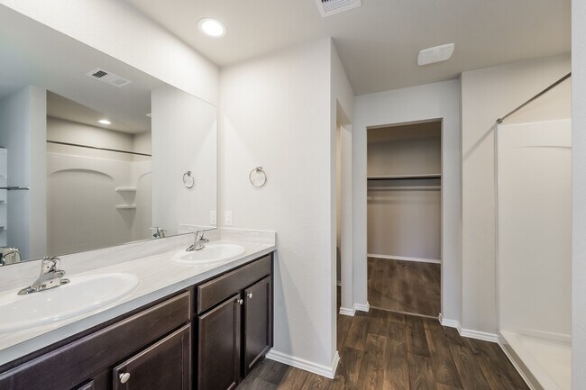 Building Photo - 21302 Brookwood Cres Dr