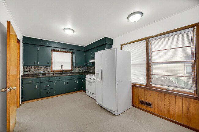 Building Photo - 2611 Ellen Ave