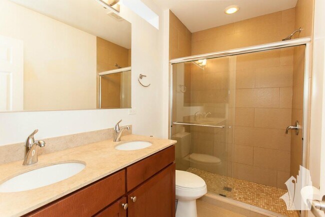 Building Photo - 2831 N Albany Ave